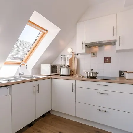 Huswell - Centrally Located With Sunny Terrace Lejlighed